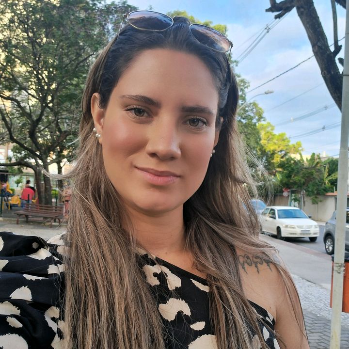 Lais Ogura 🗞📽👩🏼🏫