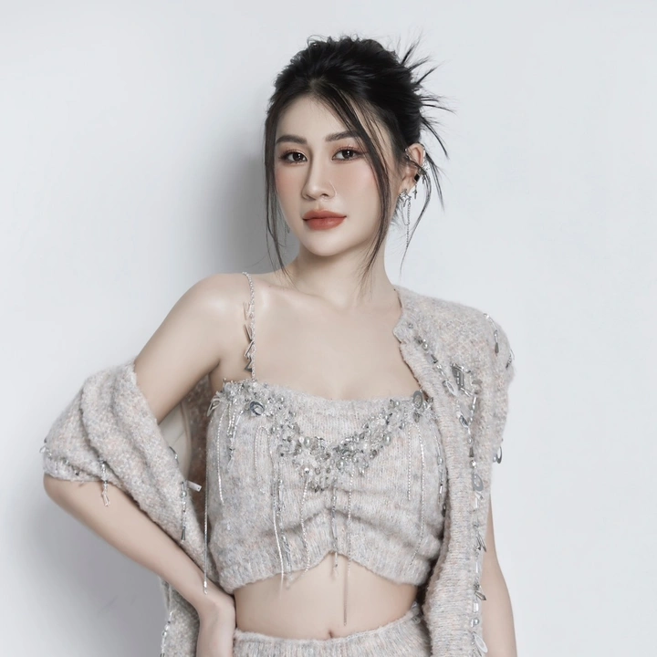 𝐊𝐄̂𝐍𝐇 𝐂𝐔̉𝐀 𝐇𝐔̛𝐎̛𝐍𝐆