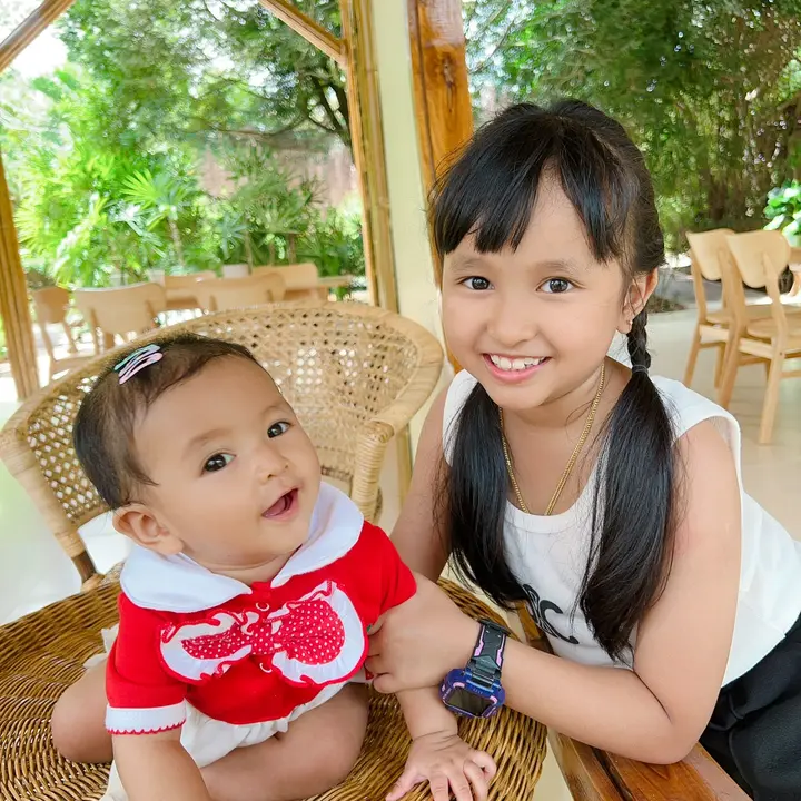 พี่ฟาร่า กะ น้องฟาเทีย