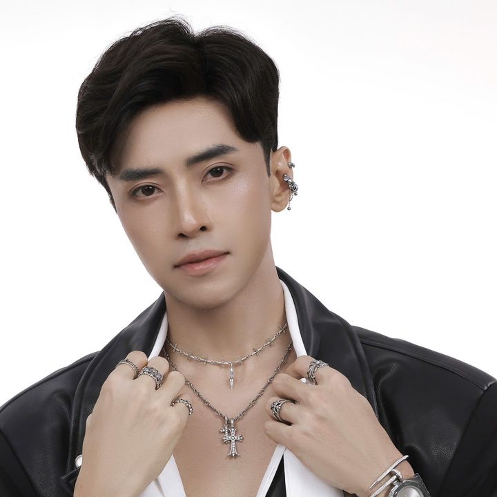 Anh Tâm Phương Hằng