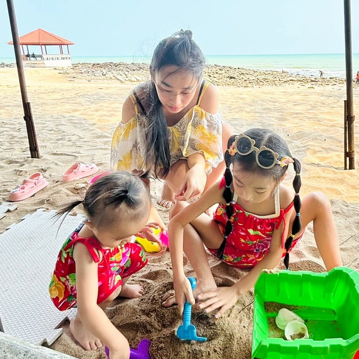 แม่กิ๊ฟมีลูกสาวสองคน