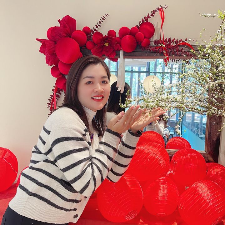 HÀ HỚN HỞ