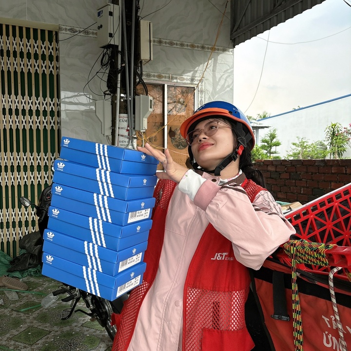 Tui Thư Son Môi Nè
