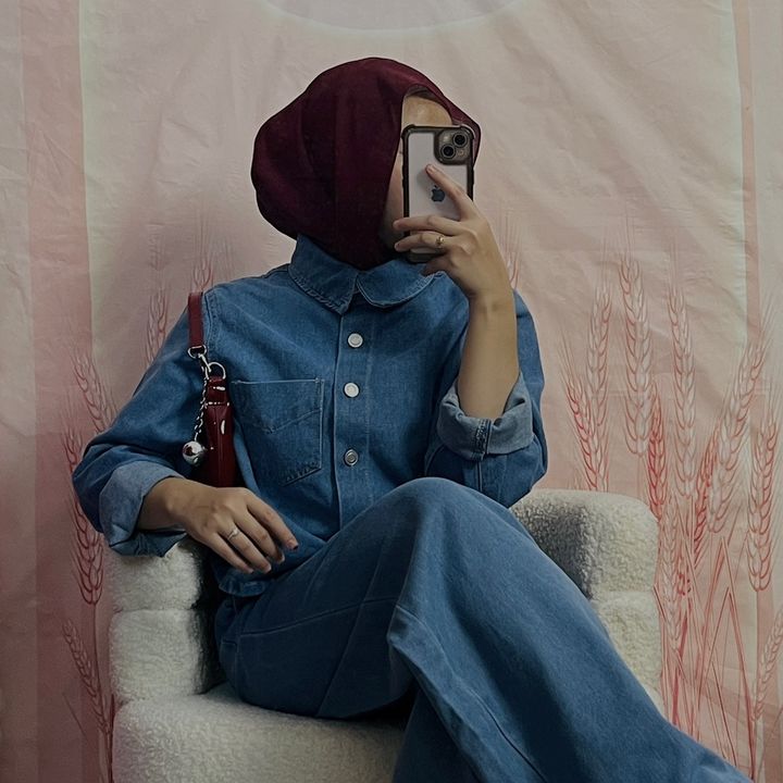 Nysa | LIVE Host
