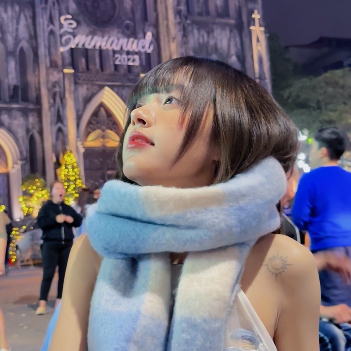 cô pé thỏ hay sốt