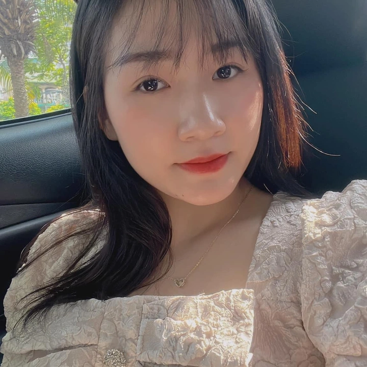 Hoàng Thuỷ Review