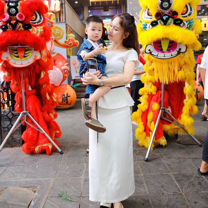 Mẹ Voi Xin Chào