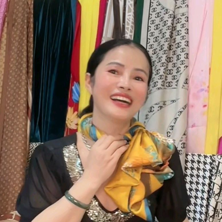 Cô Thanh xem tướng