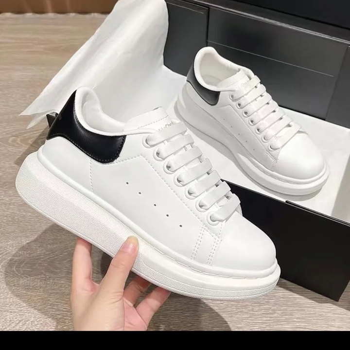 Tiệm Giày Của Voi