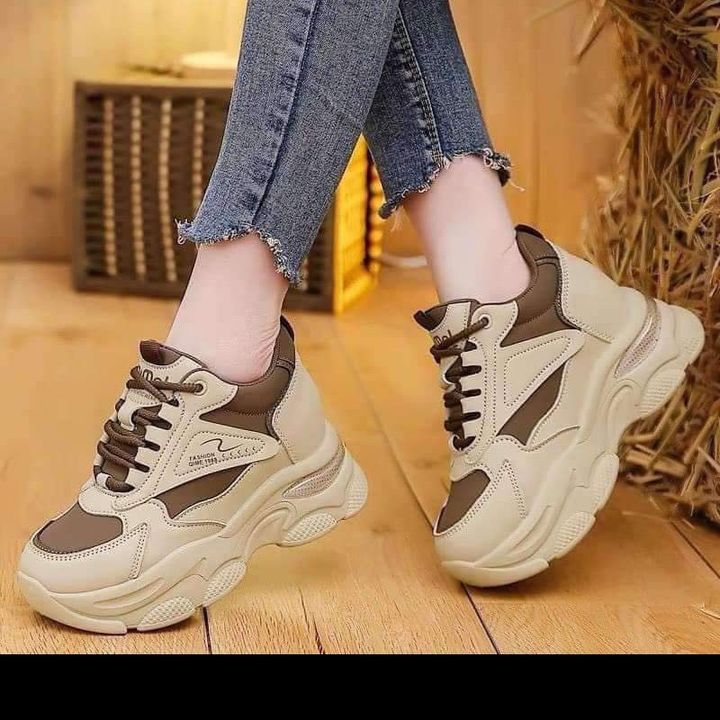 Thủy giày dép 1993