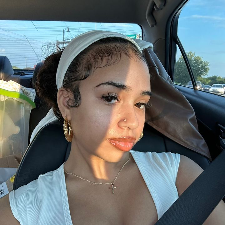 ︎