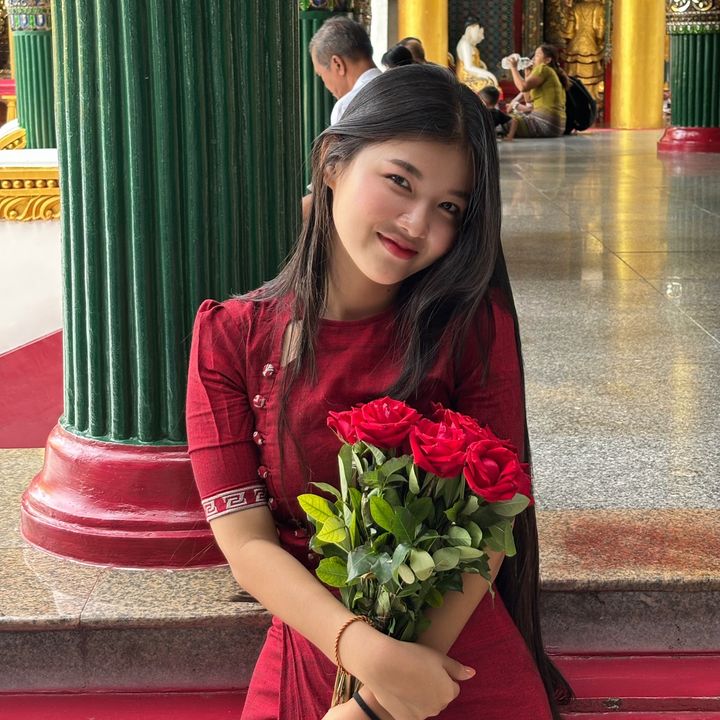 Khit Shwe Zin ~ ခေတ် 🦋