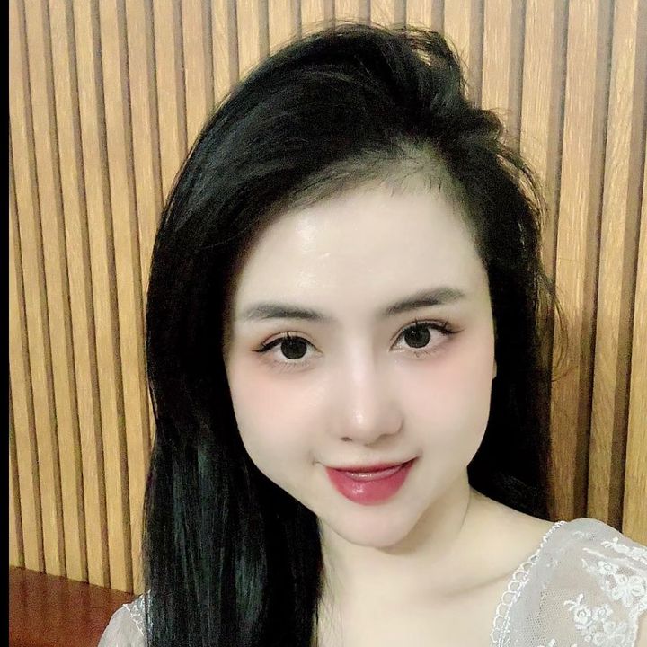 BÉ MẶC CÙNG THUÝ
