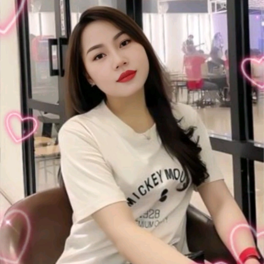 Bé Heo Còi Ngang Bướng