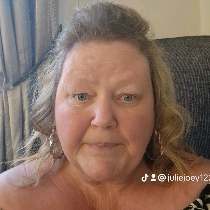 Julie 1221