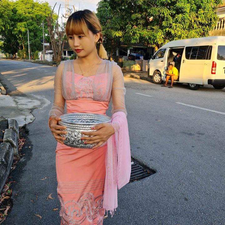 MyatThandar💙(စစ်ကိုင်းသူလေး)