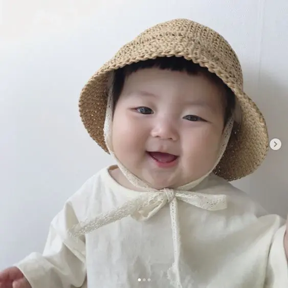 Em bé dễ thương
