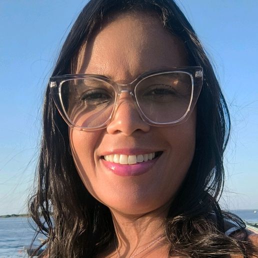 Carol Souza