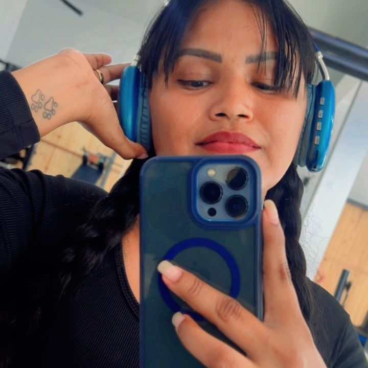 🧡F💙a🩷r❤️i🖤a🤎s💛