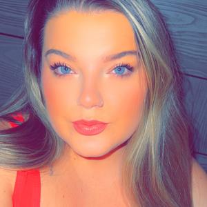 Hallie Dale 💋 | SAHM of 2 🤍
