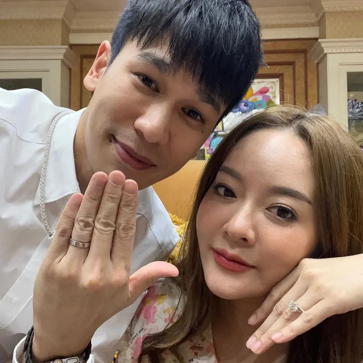 ช่องขายของแบรนด์ แก้มบุ๋ม