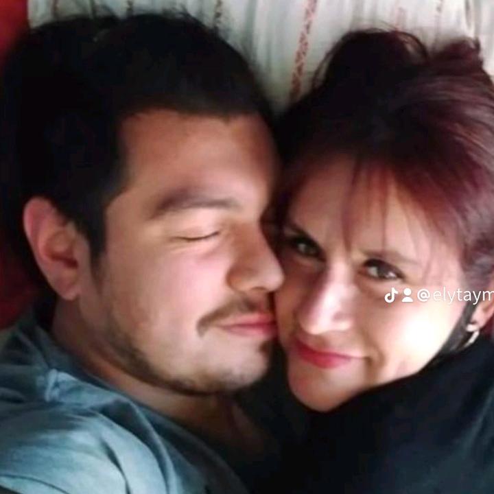 max y Ely ♥️ 50 y 28