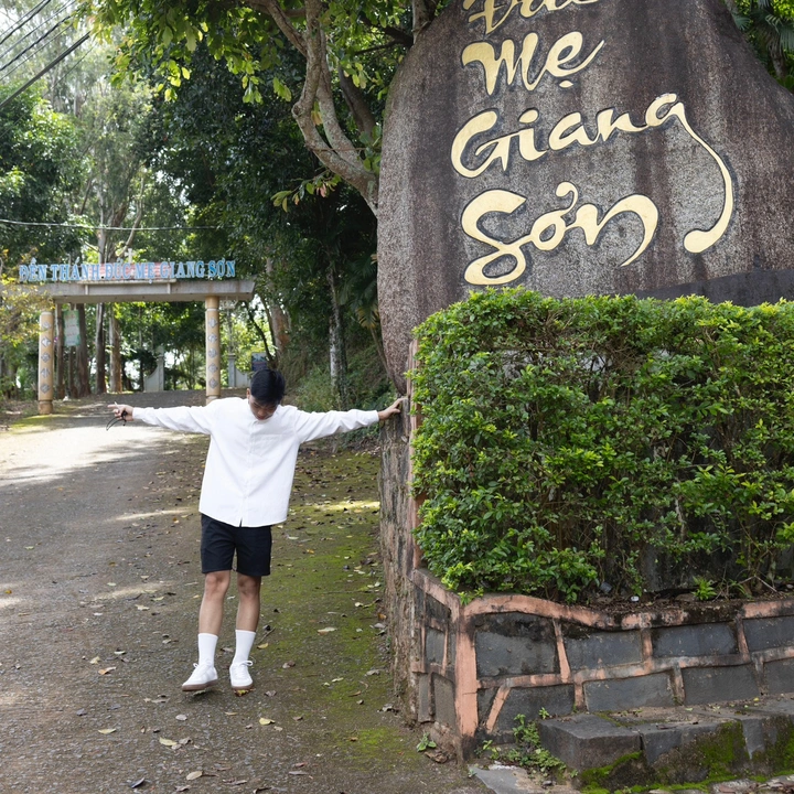 Đen Tất Vớ