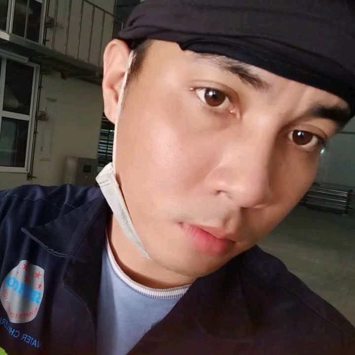 Bé bự