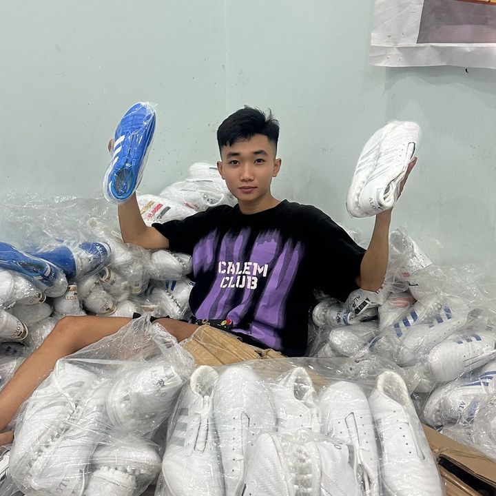 Anh Da Đen Đi Đá Bóng