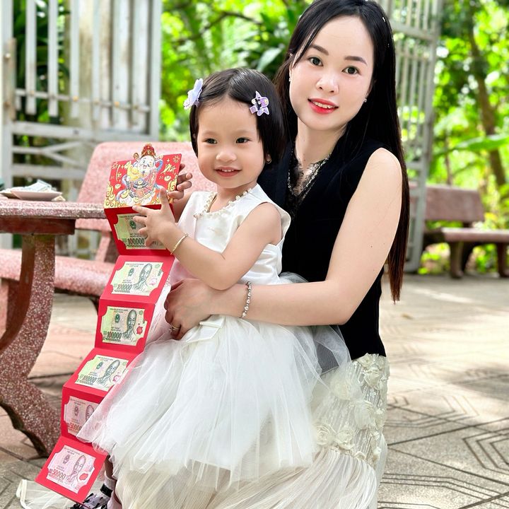 Mẹ bé Bon
