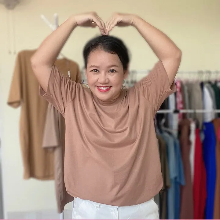 พี่พอลลี่ หุ่นอวบสวยดีนะ