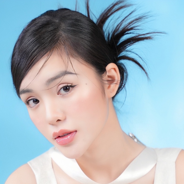 YEYE NHẬT HẠ