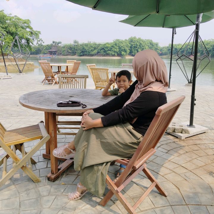 resti wahyuni store