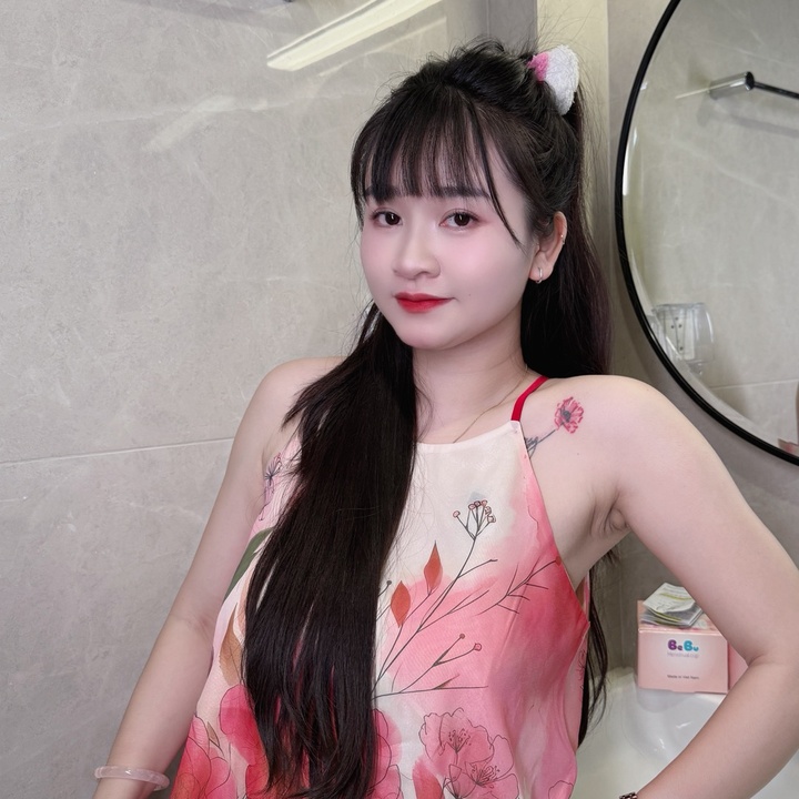 Ánh Hồng - ( Mẹ Bơ Bắp❣️)