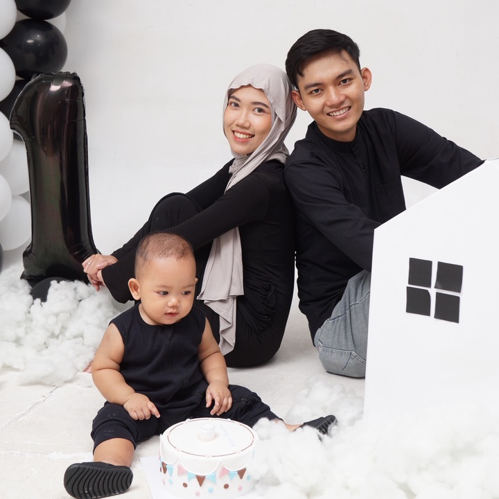 Vania & Dhimas 🪐