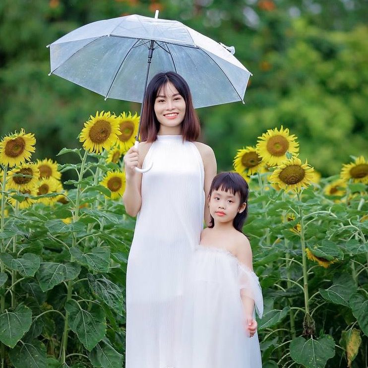 Chị Mẹ & Con Em