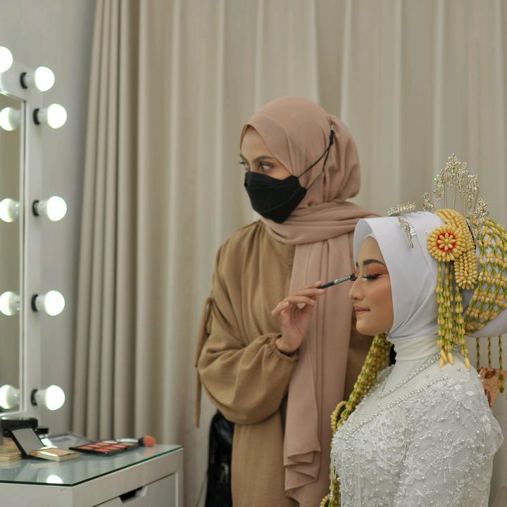 Ainur Rohmah Make Up Artist