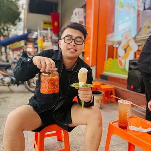 Mukbang Văn Phòng