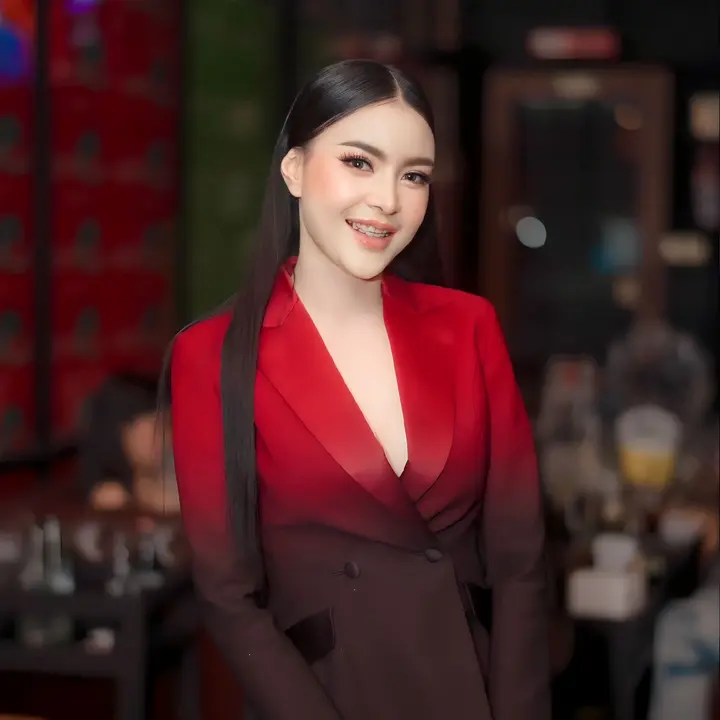ขนมเค้ก CEO ติดนมอมมุก