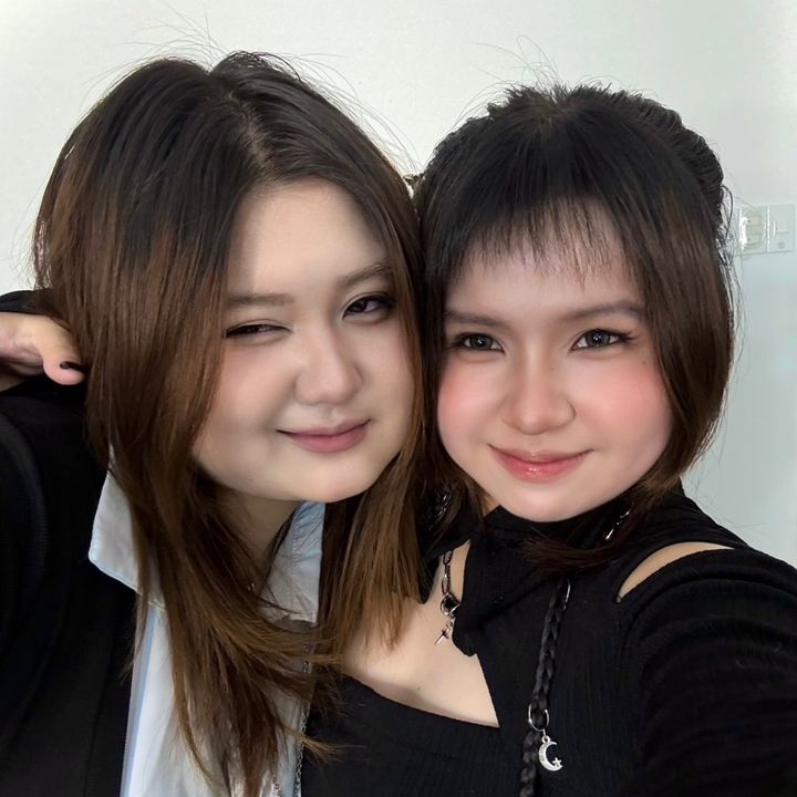 HAI PÉ CHÒN DO