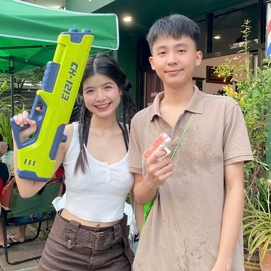 ฉินเฉินแอบมารีวิว