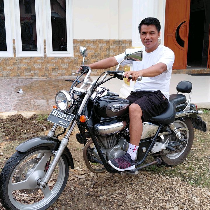 ROBIN BORNEO