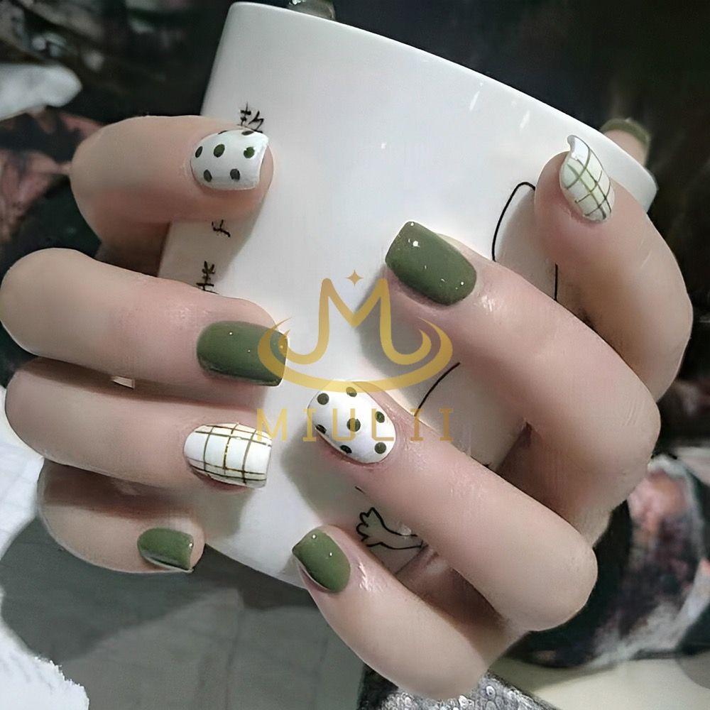 Molly Nails Ind