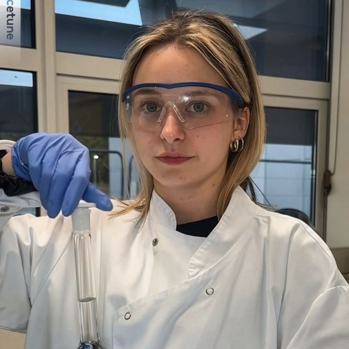 Elena | Hormone scientist