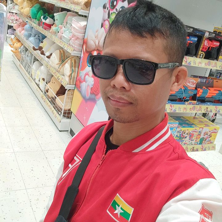 thein zaw( နတ်မောက်သား)