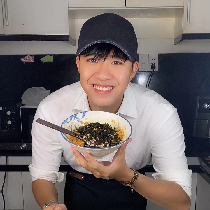ông Anh thích nấu ăn
