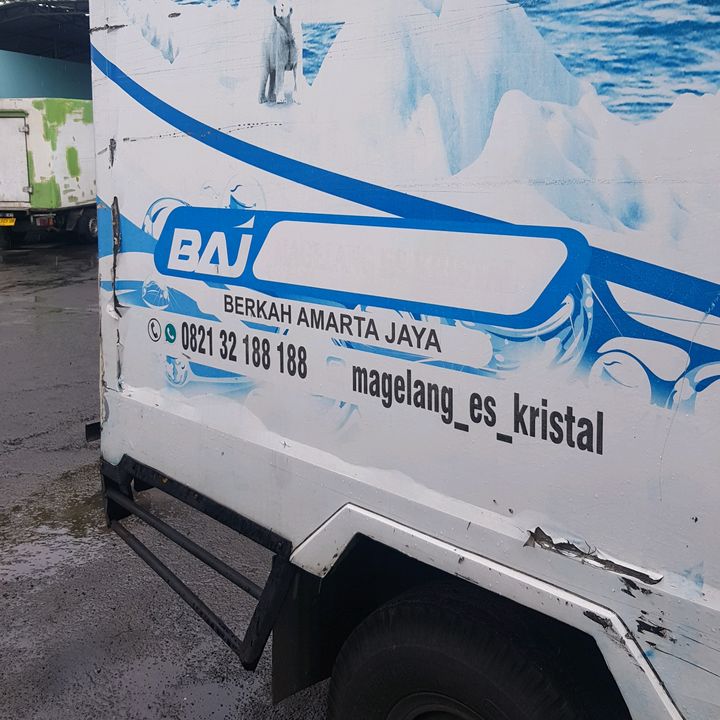 MAGELANG ES KRISTAL