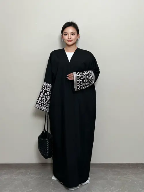 查看[Women's Floral Embroidery Robe, Casual Long Sleeve Pocket Robe ...