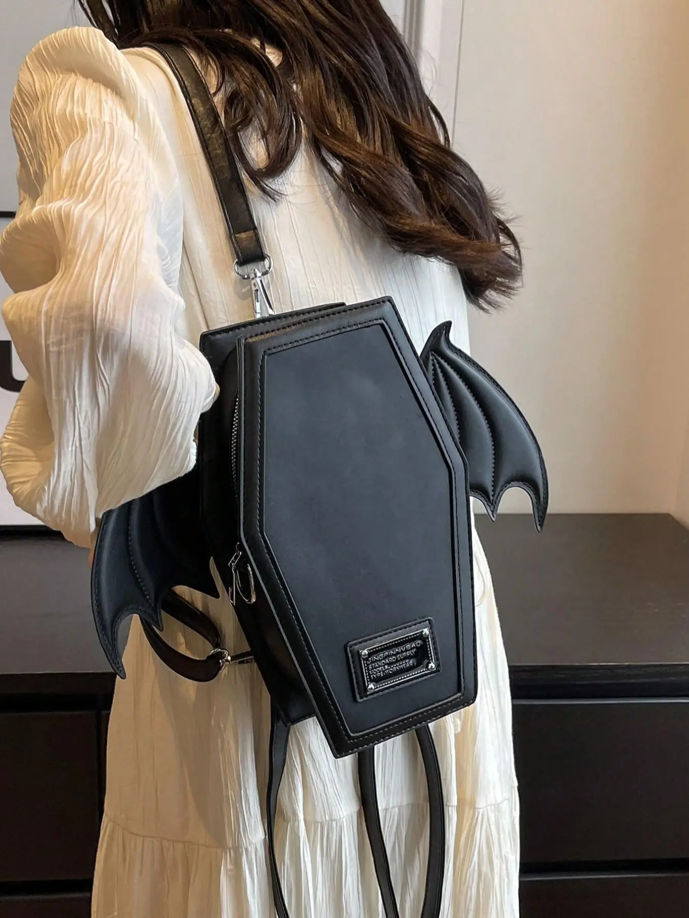 查看[Women's Fashionable Punky Style Plain Bat Wing Decor Letter Label ...