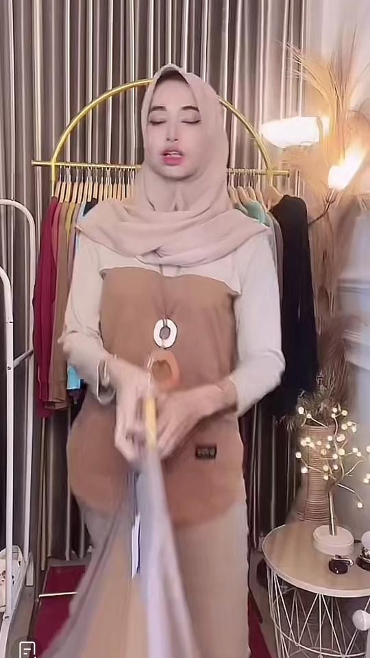 Atasan kaos Oval viral Kombinasi six diary terbaru dan Celana Chino Wanita Bahan Melar elastis elysabets panst#fyp #atasanwanita #celanachino #trend #trending 